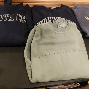 LOT 2 MEN'S SIZE SMALL 4-SWEATSHIRTS